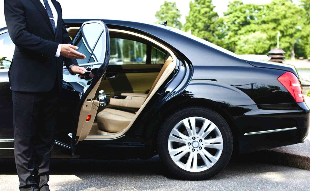 Luxury limousine for airport departure business Limousine